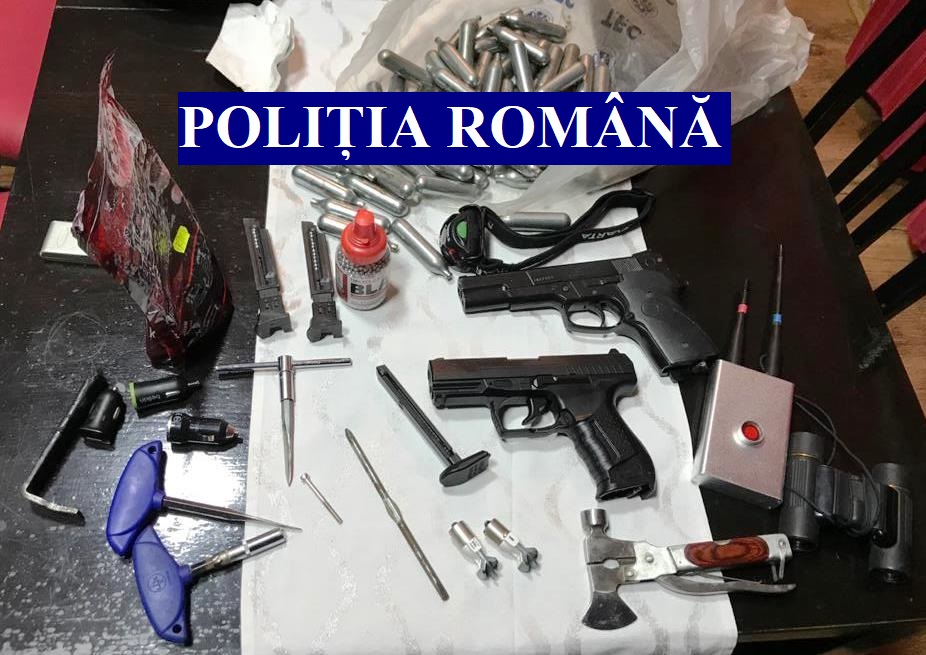 Percheziții la suspecți de furt de autoturisme