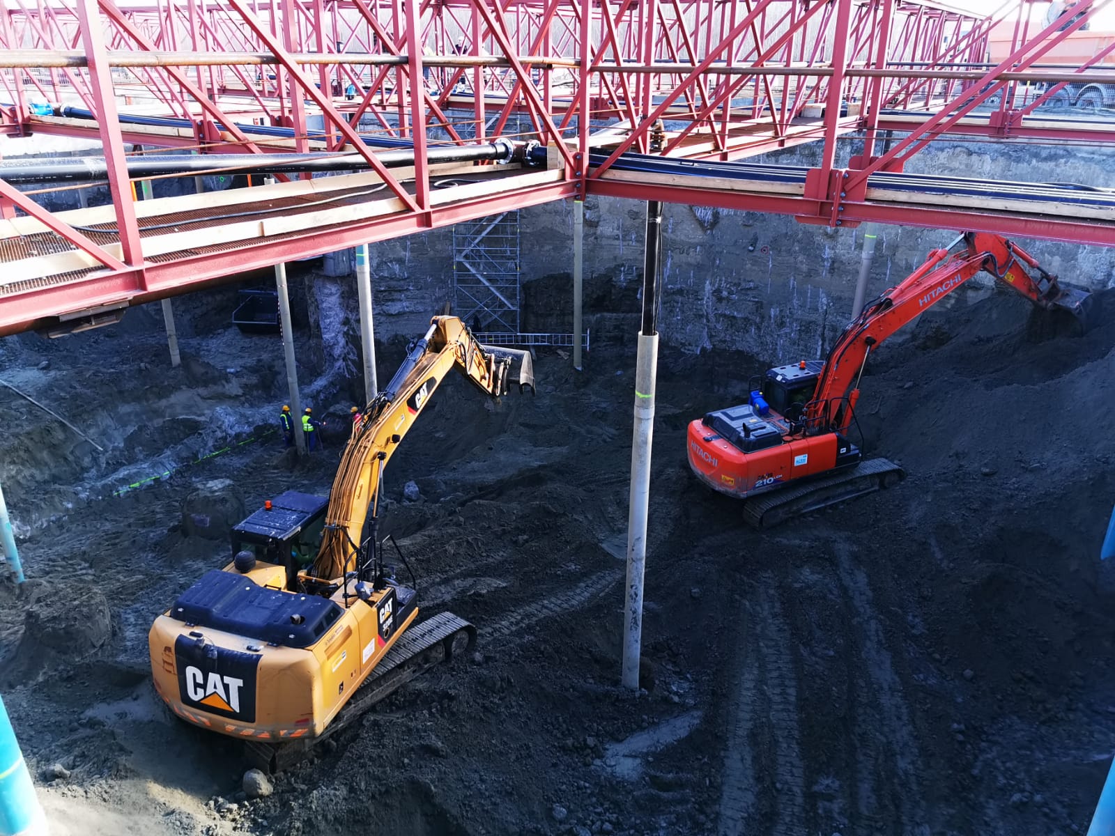 TULCEA/FOTO: Stadiul lucrărilor la Podul peste Dunăre, verificat în teren de autoritățile locale