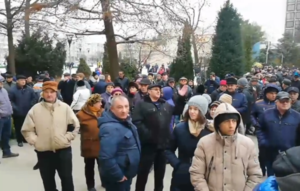 TULCEA: Protest din cauza majorării taxelor şi a preţului căldurii