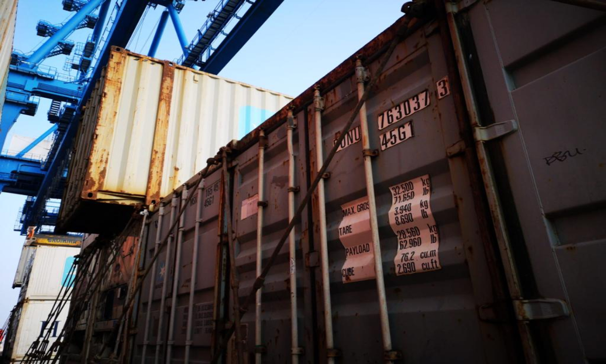 CONSTANȚA: Cele 16 containere cu deşeuri aduse în port cu un vapor olandez, returnate expeditorului