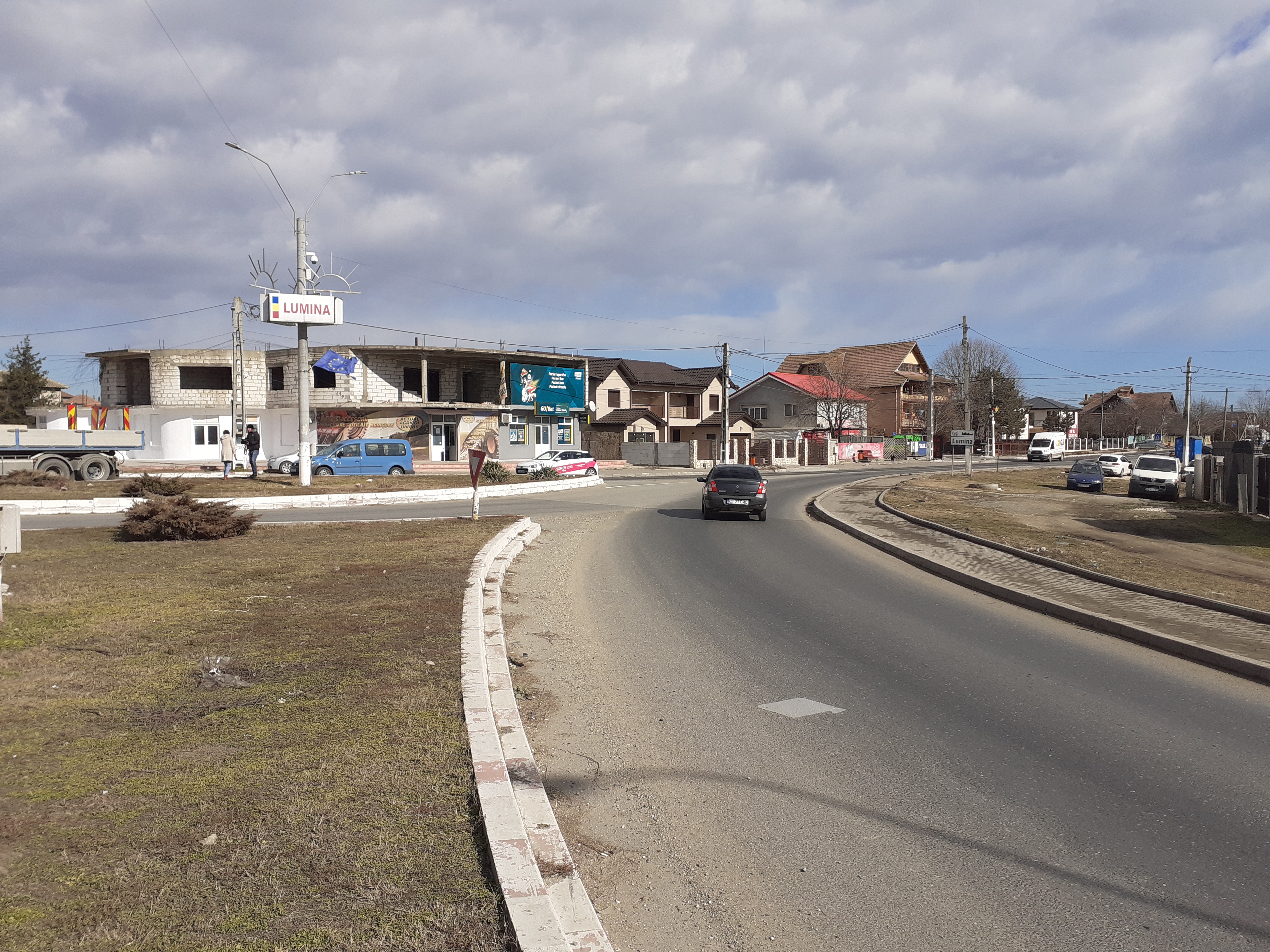 LUMINA: Sensul giratoriu de la ieșire din comună va fi gata înainte de începerea sezonului estival