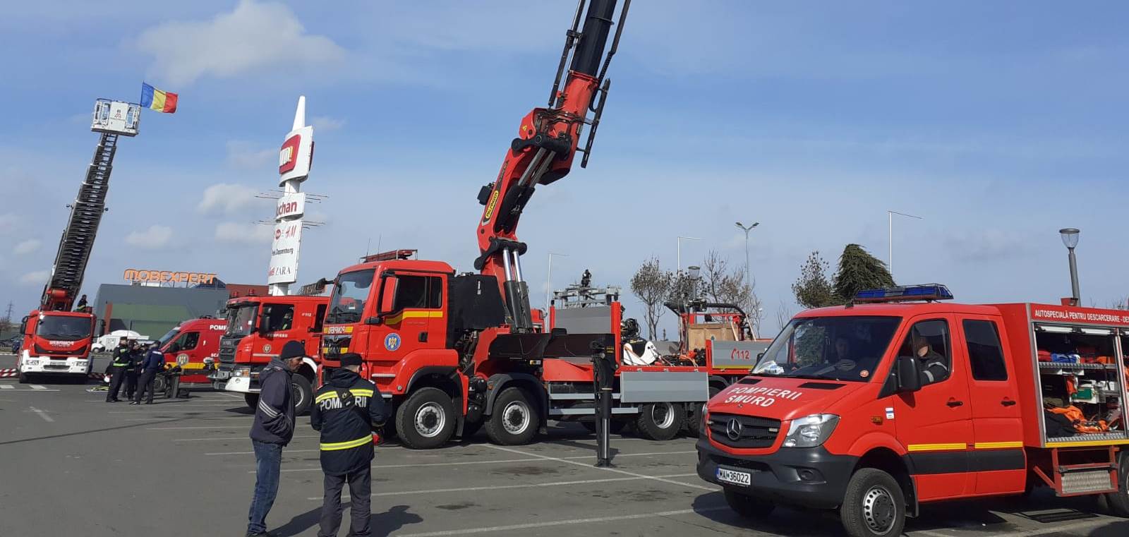 Expoziție de tehnică și armament, de Ziua Protecției Civile FOTO