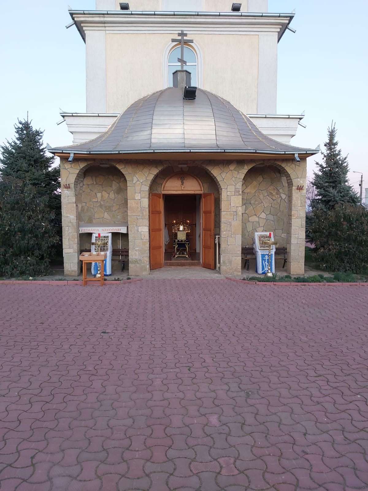 NĂVODARI: Biserica ortodoxă de rit vechi oficiază slujbele religioase în aer liber