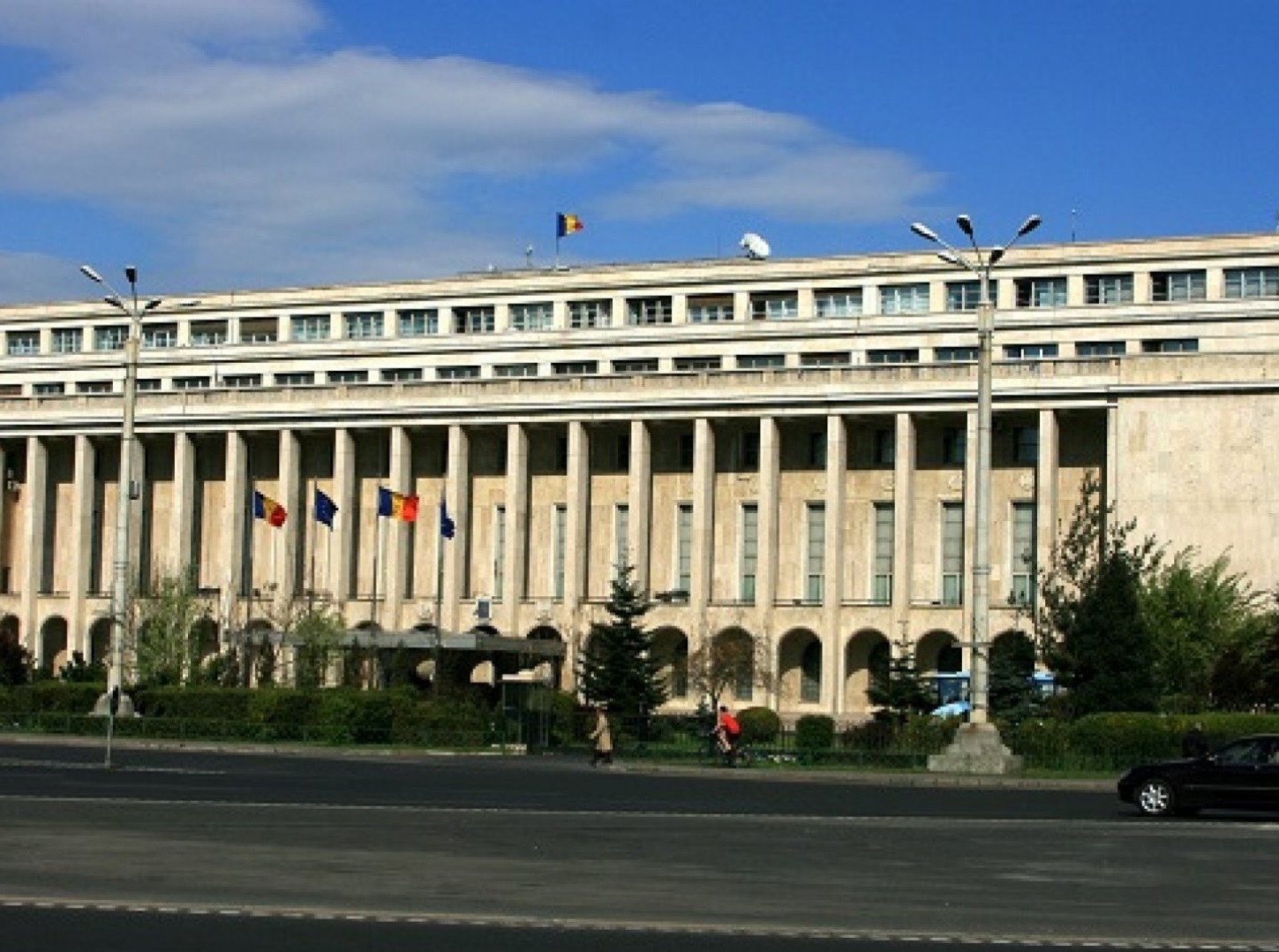 COVID-19. Verificări la GUVERN, după ce o angajată a fost depistată POZITIV