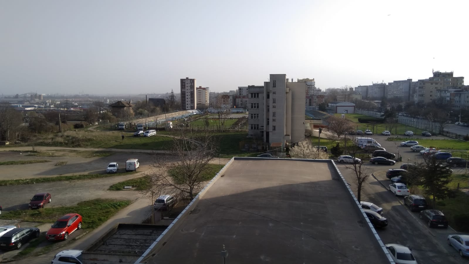 15 camioane și trei trailere, aduse de la Batalionul 300 al Forțelor Terestre, au ajuns la Constanța