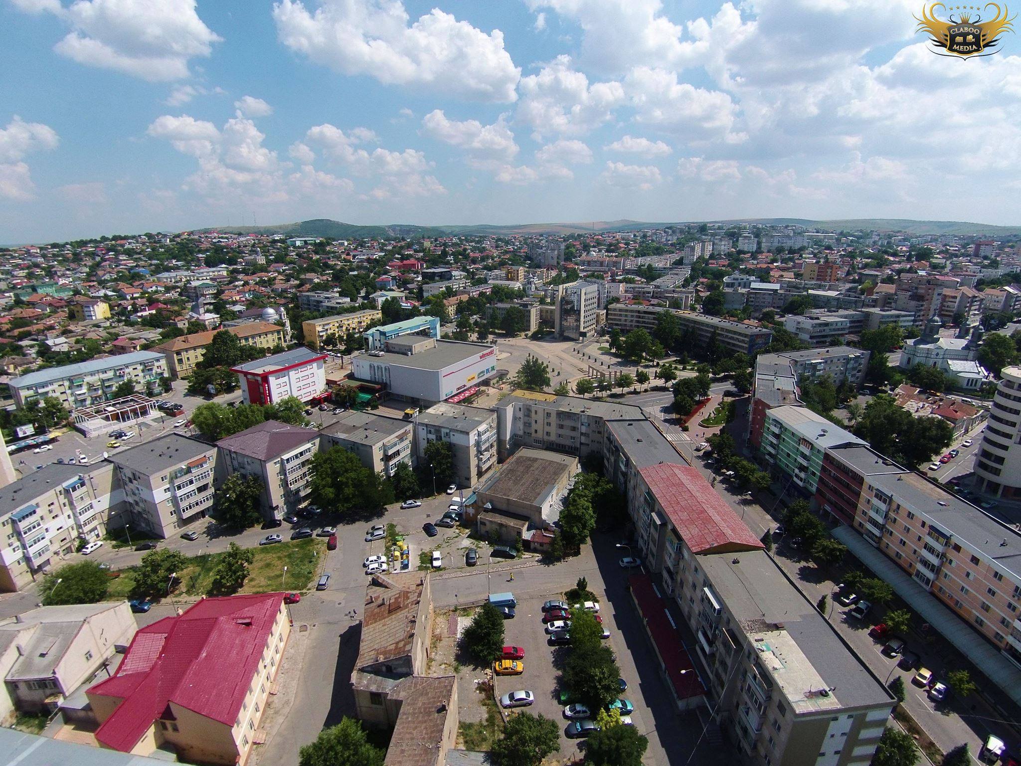 TULCEA: Locuitorii racordați la sistemul centralizat de termoficare nu au apă caldă de mai bine de o lună. Ce soluţii au autorităţile locale