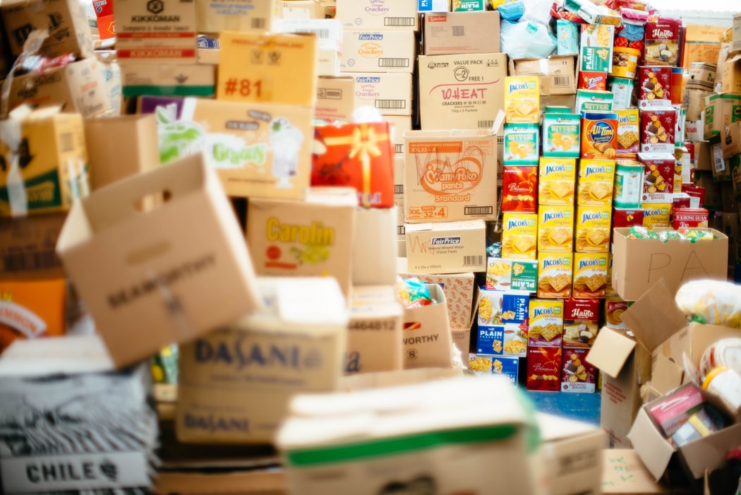 CONSTANȚA: Zeci de tone de produse alimentare, livrate la uşile vârstnicilor la iniţiativa unui om de afaceri