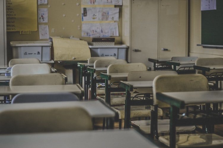 Propuneri: Accesul în interiorul şcolii se va realiza doar după dezinfecţia mâinilor și verificarea temperaturii