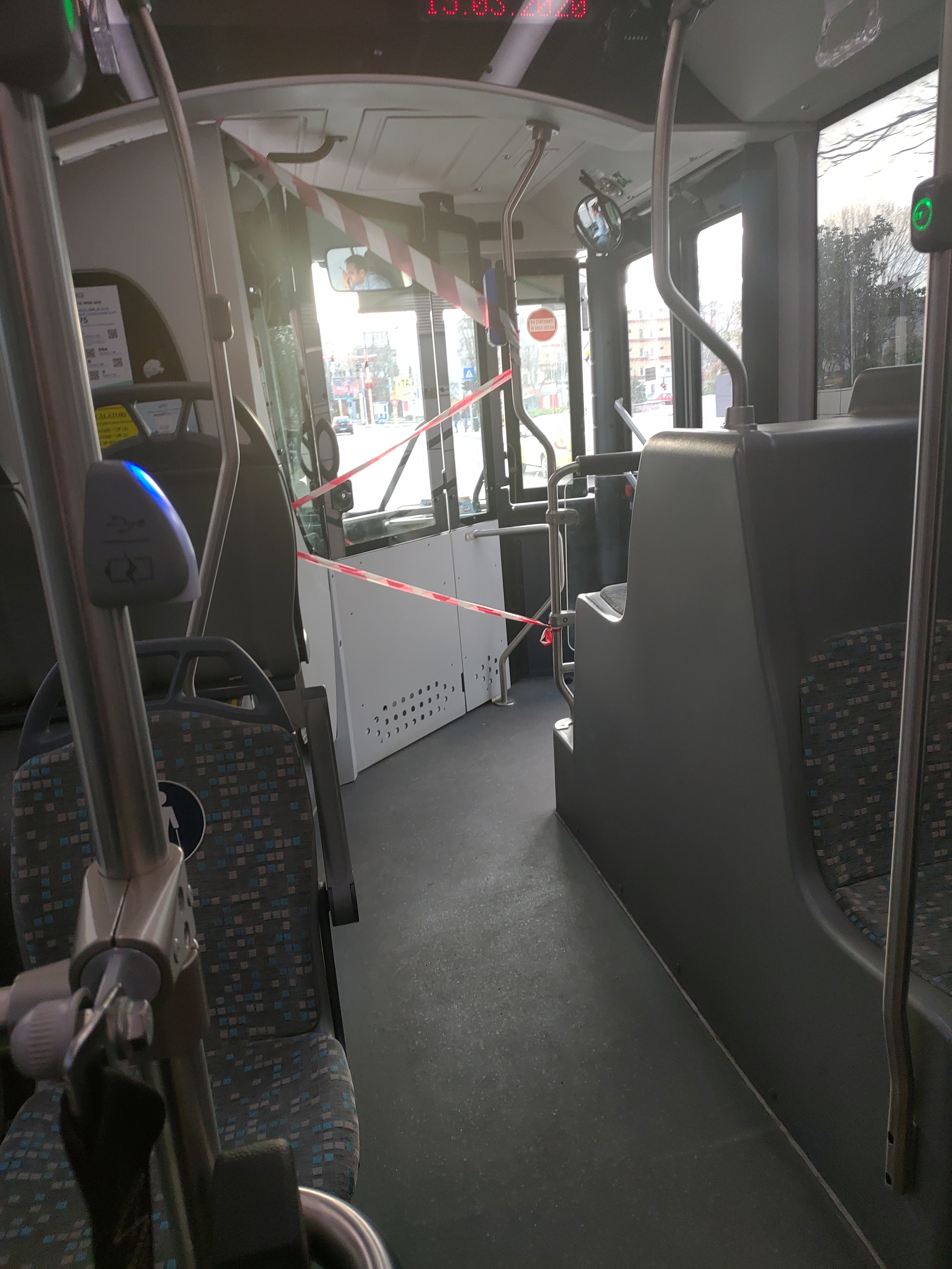 FOTO – CONSTANȚA. Program redus la centrele comerciale și restricții în autobuzele CT Bus