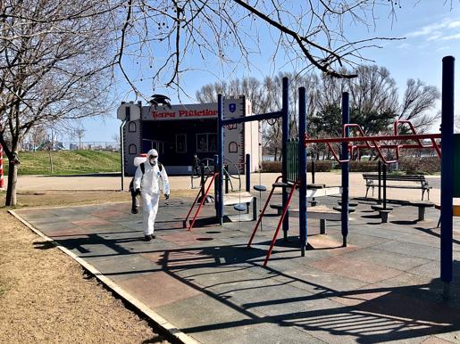 Acțiuni de dezinfecție în Țara Piticilor și Gravity Park