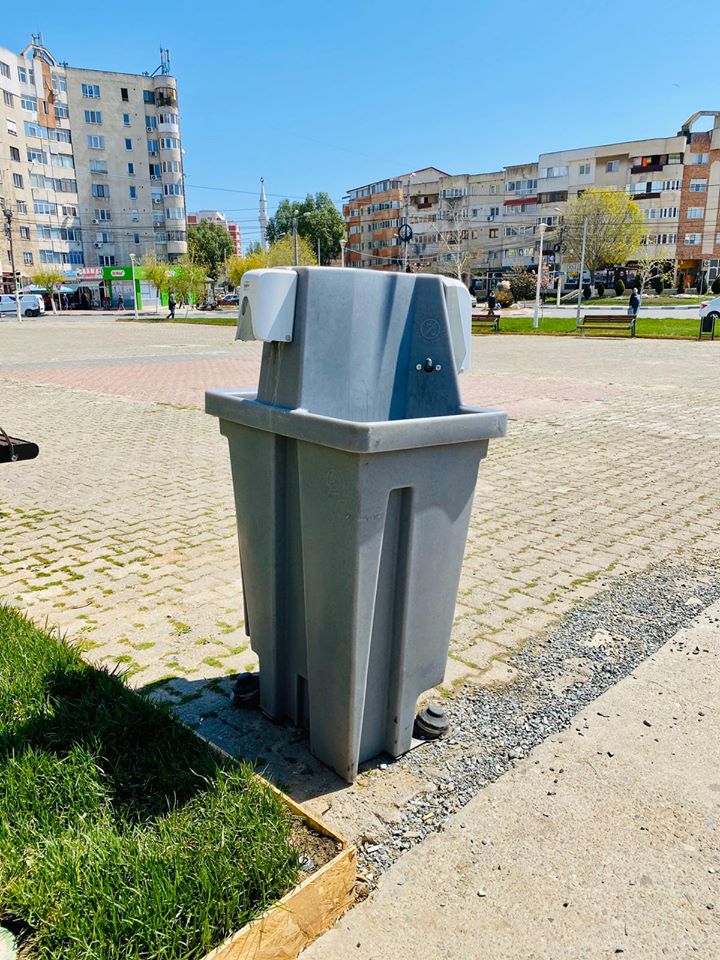 NĂVODARI: Lavoare mobile cu apă și săpun au fost amplasate în oraș