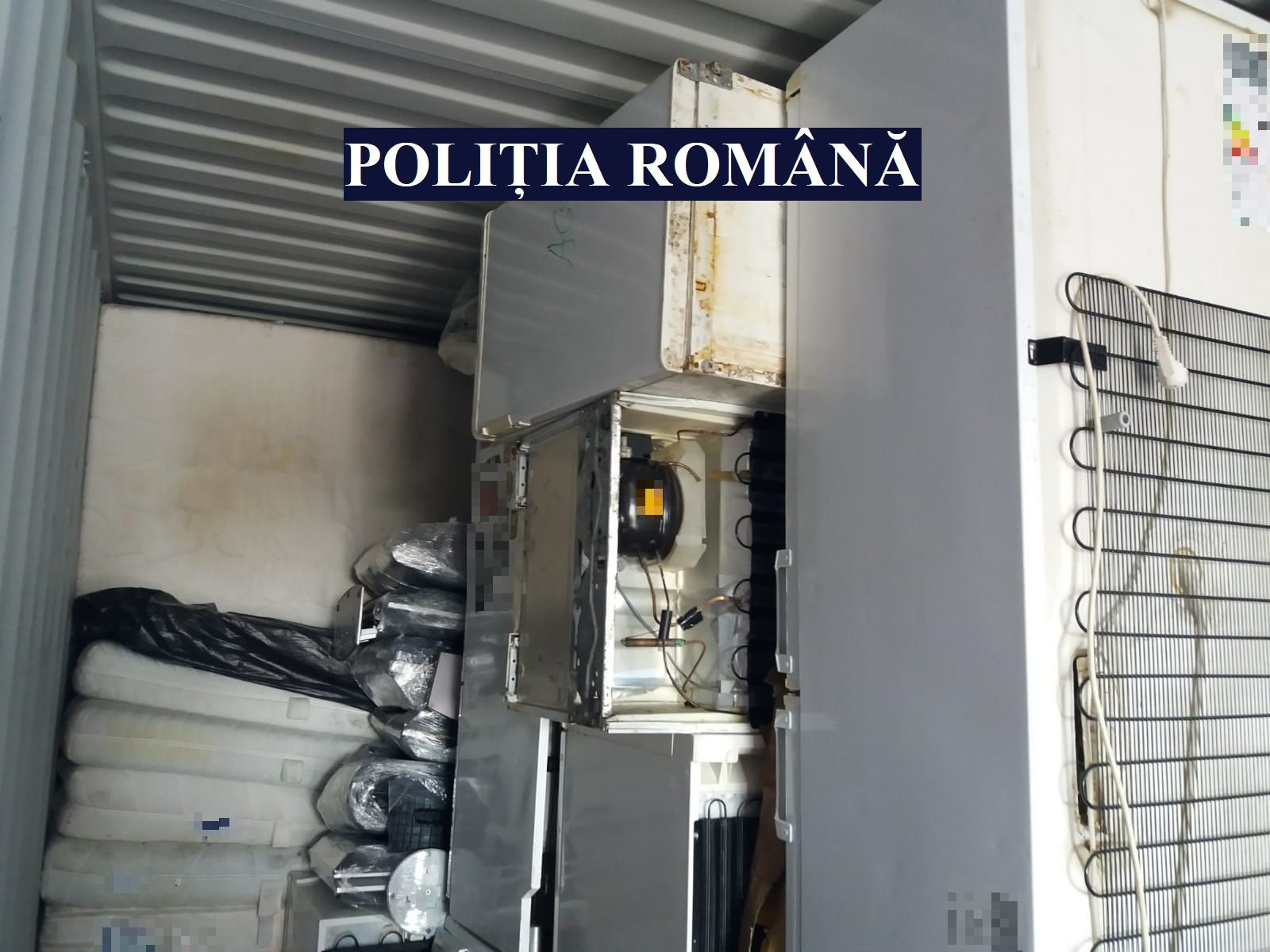 CONSTANŢA: Container cu deşeuri aduse ilegal din Germania, depistat de autorităţi în port