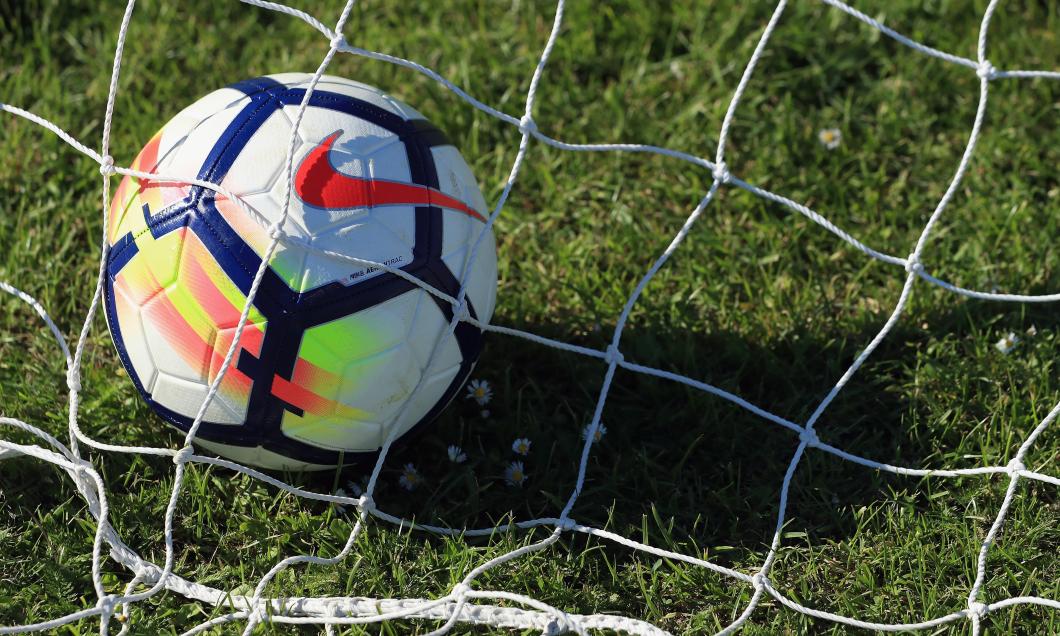 În meciurile din Liga I la fotbal pot avea loc cinci schimbări de jucători