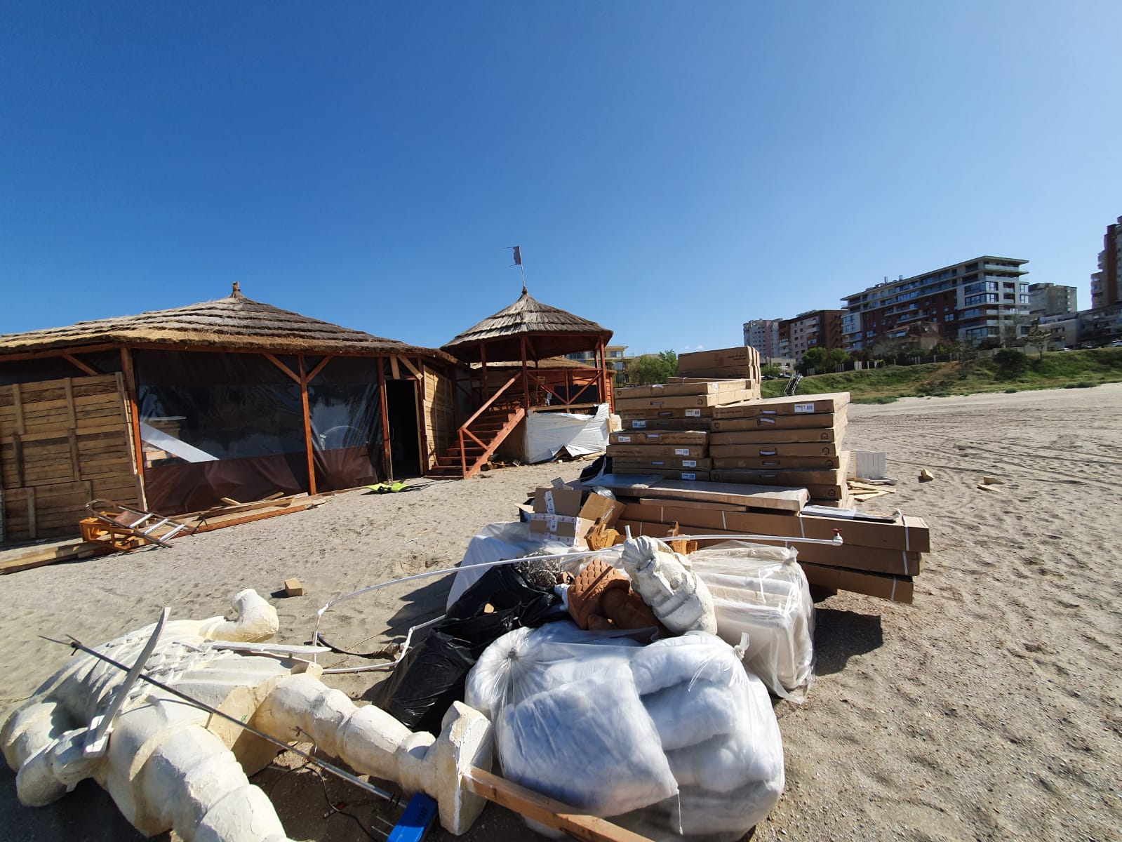 CONSTANȚA: Trei operatori de plajă, amendați de A.B.A.D.L – FOTO