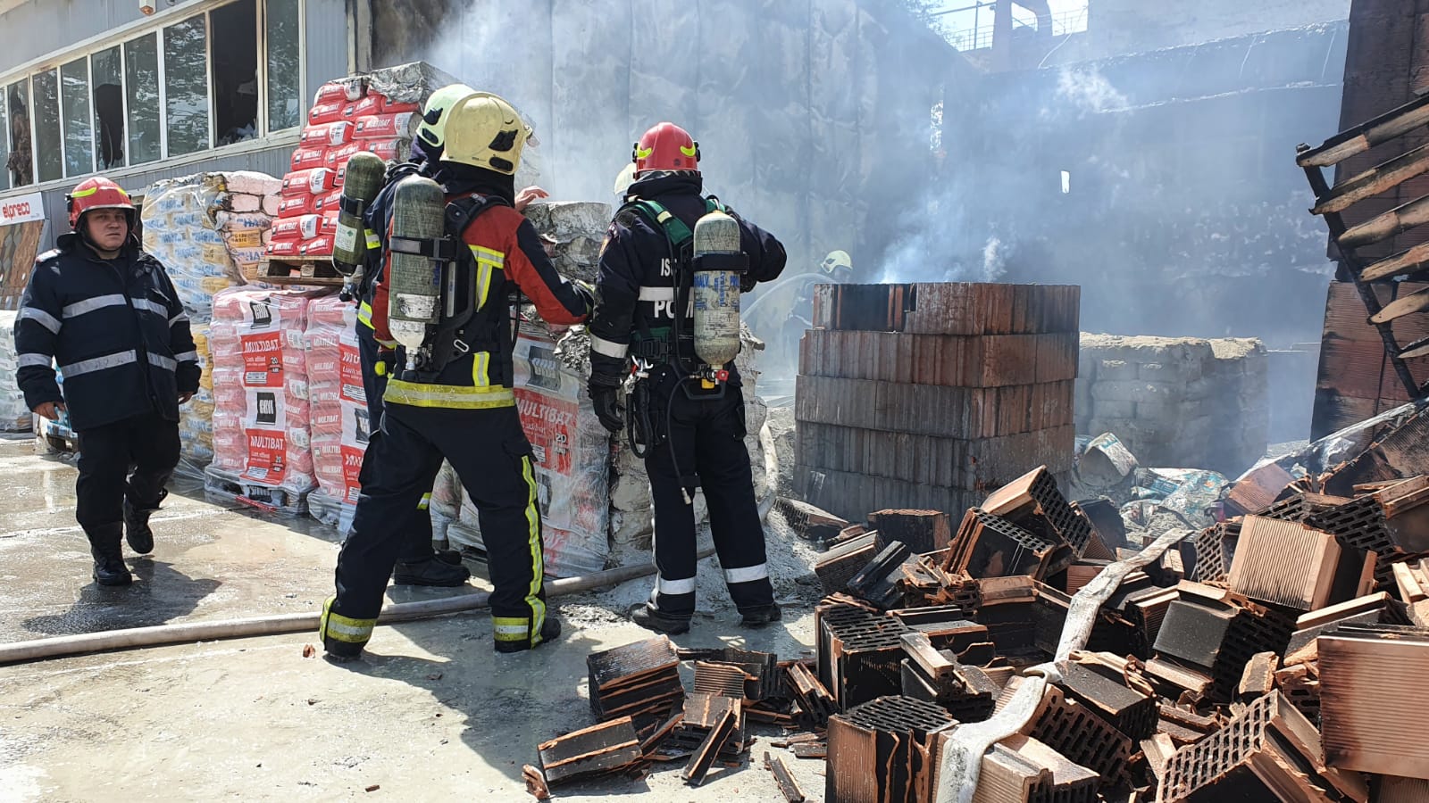 CONSTANȚA: Fum toxic deasupra orașului. Incendiu de proporții pe varianta orașului – UPDATE