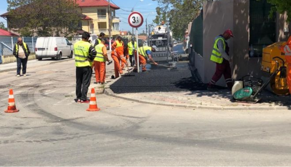 Primăria Mangalia asfaltează trotuarele din cartierul de locuinţe individuale Colonişti