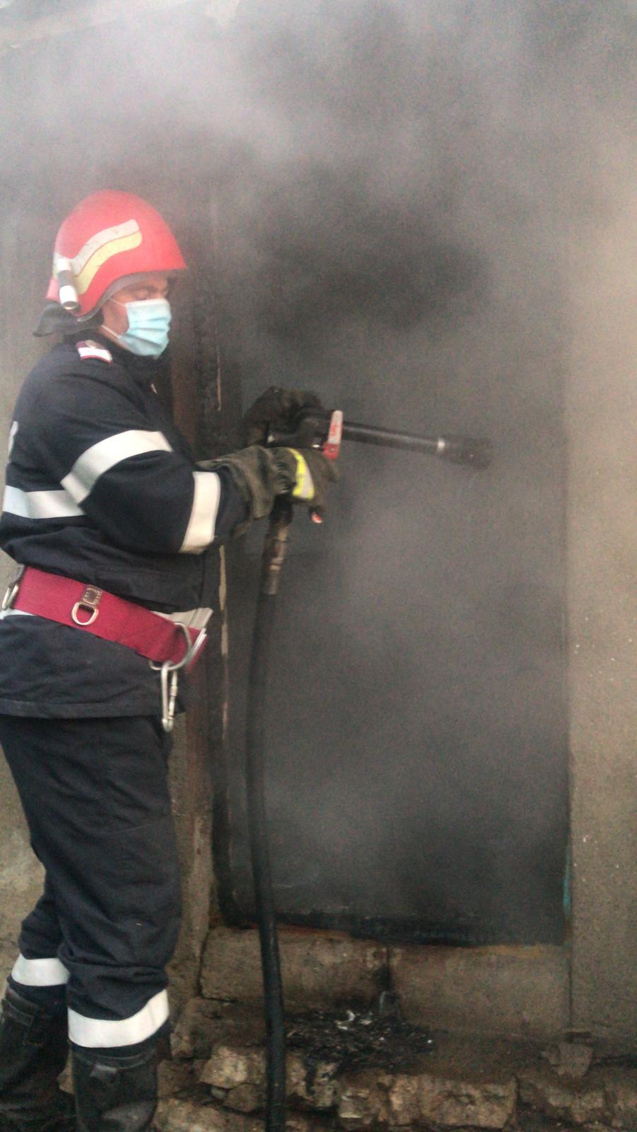 TULCEA: Bărbat decedat într-un incendiu provocat de o țigară
