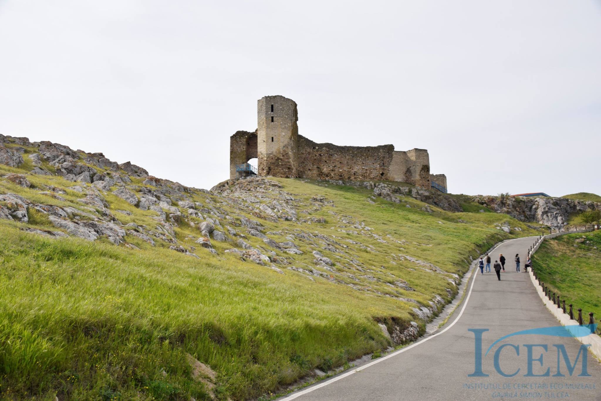 TULCEA: Cetatea medievală Enisala se redeschide pentru vizitare