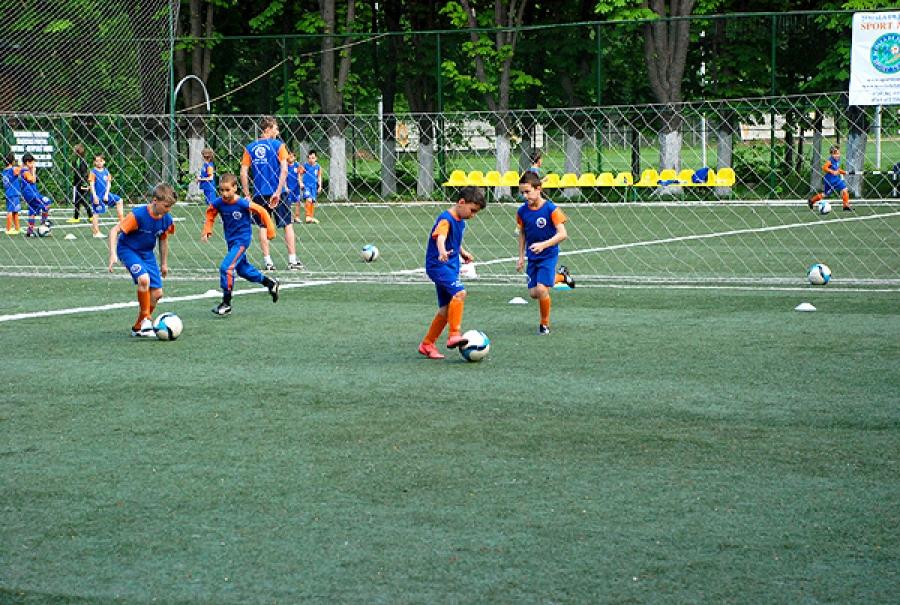 Copiii legitimați la cluburile de fotbal își vor relua activitatea