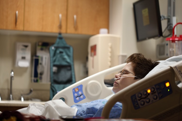 Sechele după COVID 19. Pacienți nevoiți să plece acasă cu butelia de oxigen sau să își facă anticoagulante săptămâni în șir