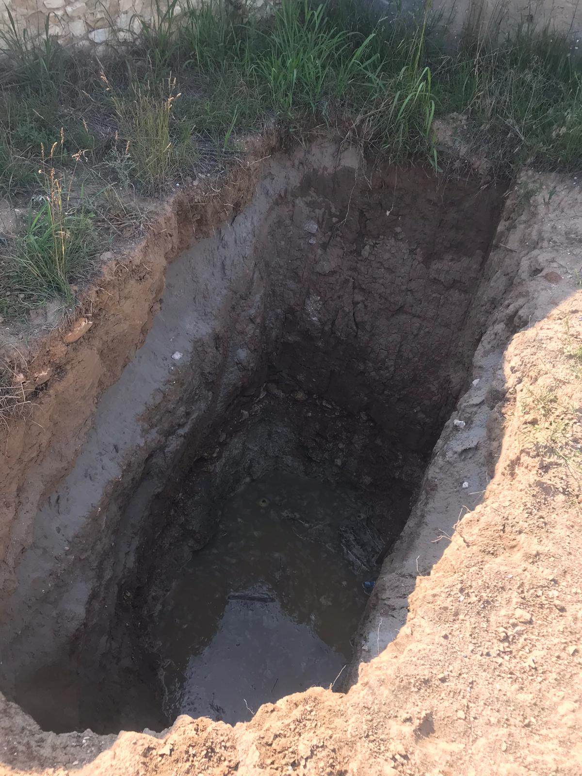 CORBU: Un copil a fost salvat după ce a căzut într-o groapă