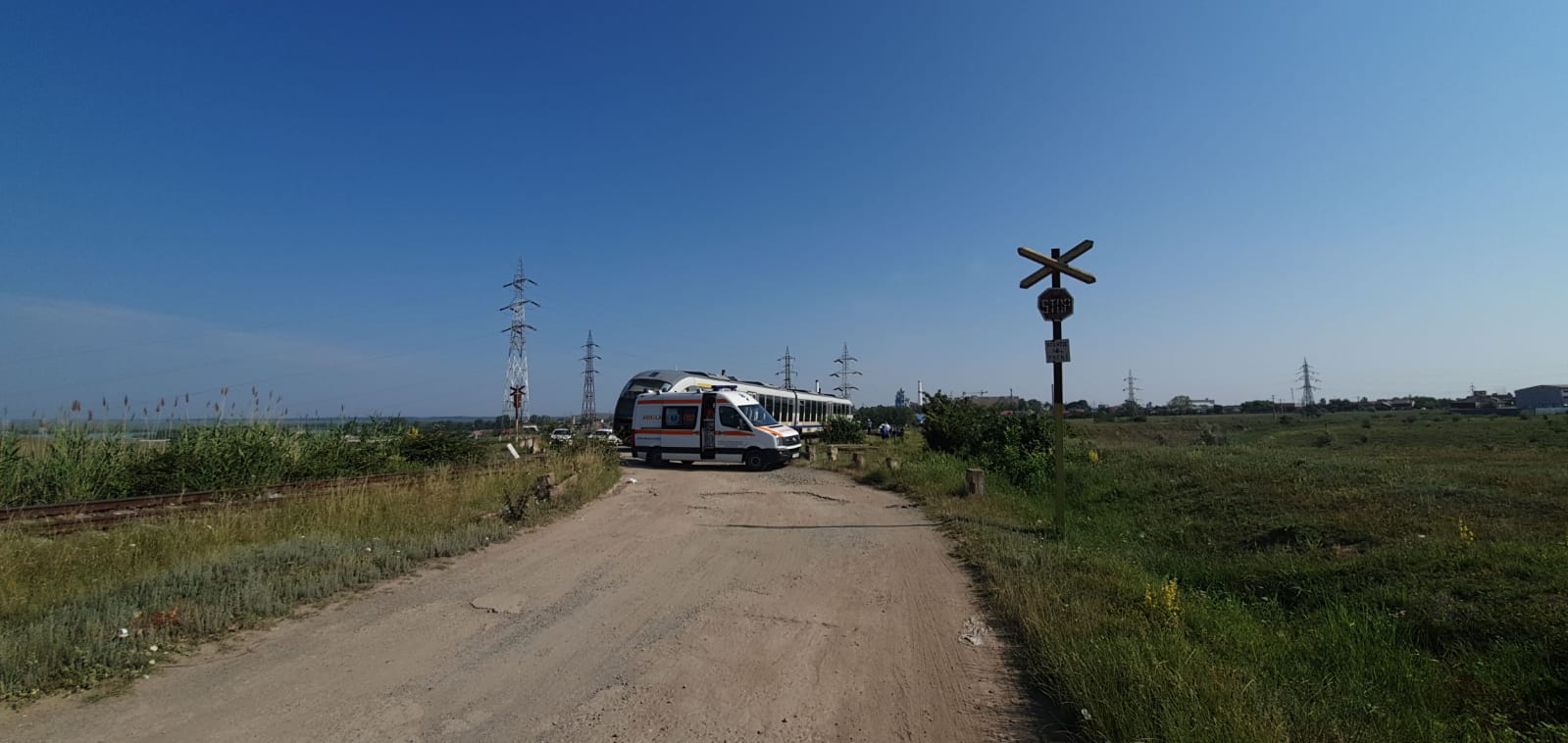 TULCEA: Accident feroviar. Mașină lovită de tren