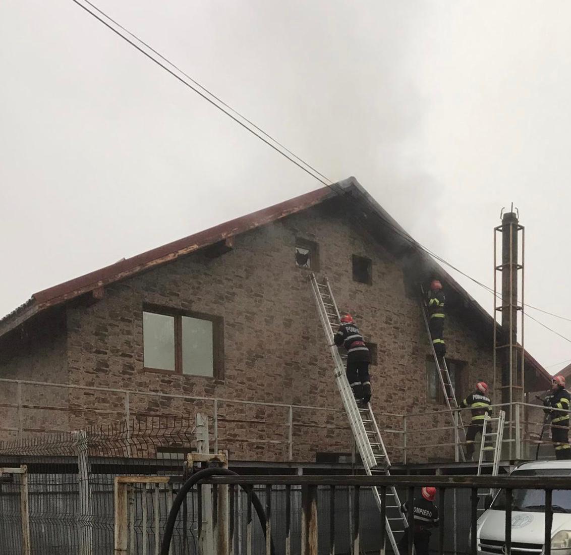 TULCEA: Incendiu la o locuință. Intervenție ISU Delta