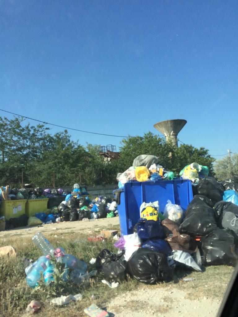 TULCEA: Plajele sălbatice din Rezervaţia Delta Dunării au fost invadate de turiști