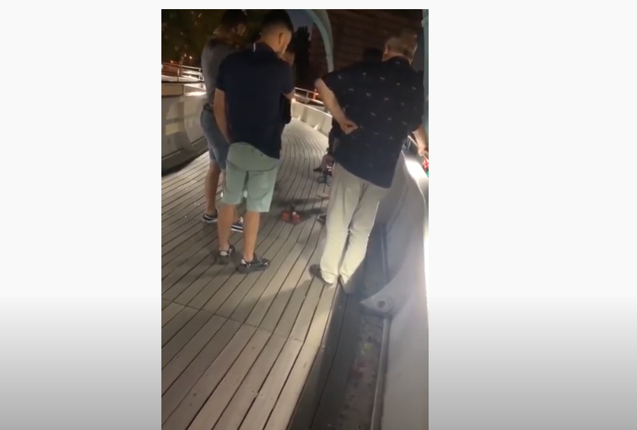VIDEO – „Alba-neagra” pe pasarela de la Perla. Doi bărbați au fost reținuți de polițiști