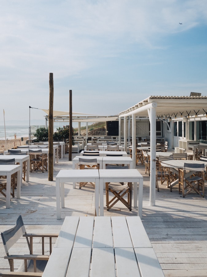 CONSTANȚA: Amendă de 5.000 de lei pentru o terasă din Mamaia care a continuat să funcţioneze după ora 23.00