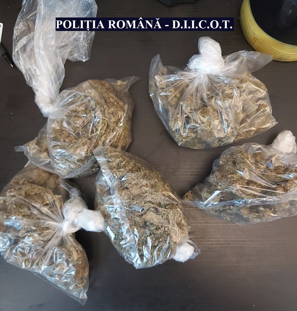 CONSTANȚA: Trei bărbați, reținuți pentru trafic de droguri – FOTO