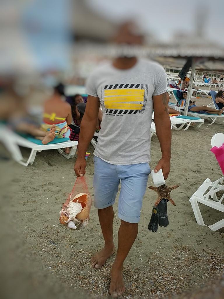 Operatorii de plajă NU trebuie să permită comerțul ambulant