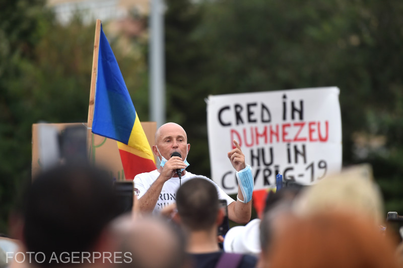 Protest în Piața Victoriei împotriva legii privind carantinarea
