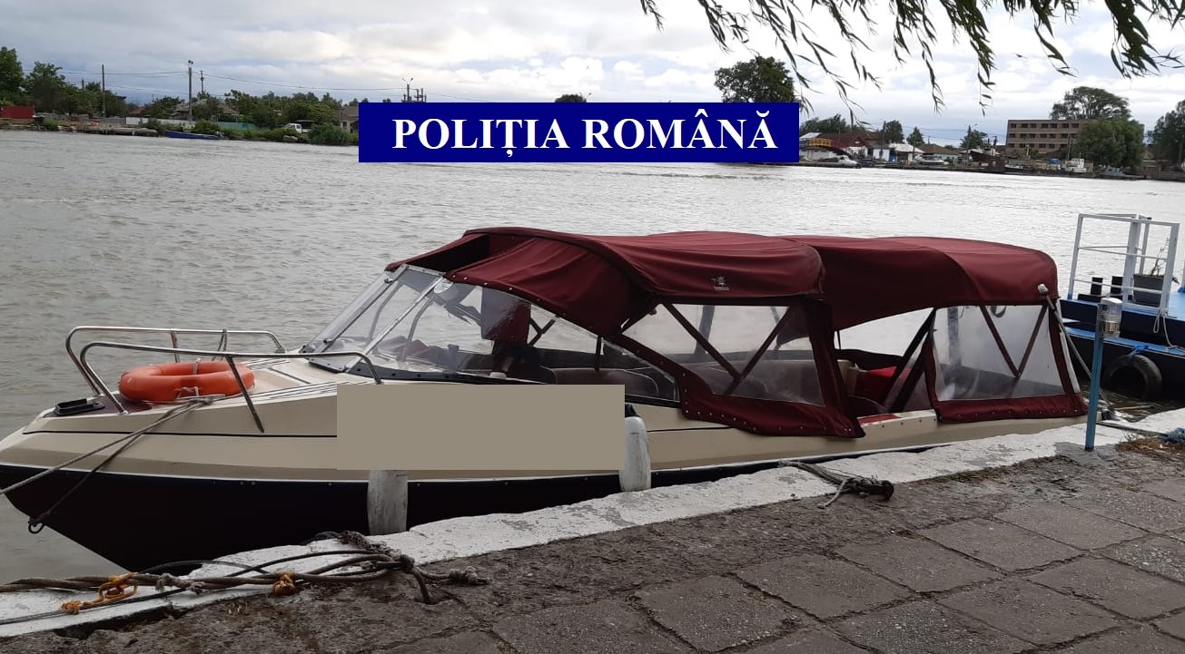 TULCEA: Accident de navigație în Delta Dunării. Două persoane au fost rănite