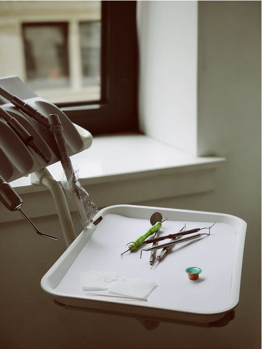 Medicul stomatolog constănțean, Chemal Taner, a murit aseară într-un spital din București. Acesta era infectat cu virusul SARS – CoV 2