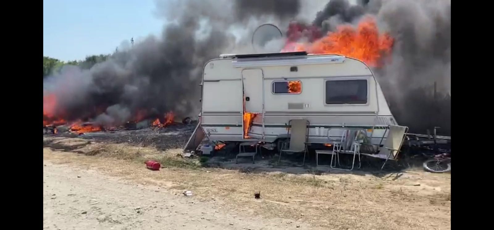 CONSTANŢA: Incendiu puternic în localitatea 2 Mai!