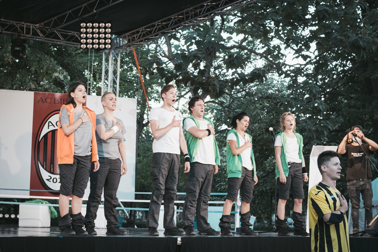 „Meciul de comedie” și „Desculț în parc”-ul arheologic
