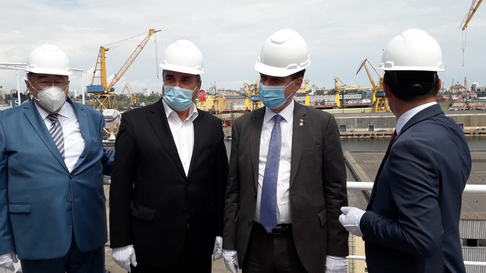 Orban, la Şantierul Naval Constanţa: Se pot începe negocierile pentru semnarea contractului de construcţie a corvetelor