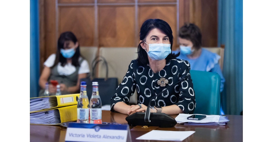 Fostul ministru al Muncii, Violeta Alexandru, atrage atenția asupra problemelor de ordin tehnic din rețeaua caselor de pensii