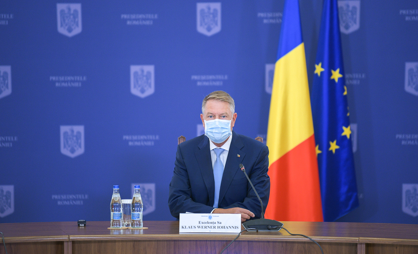 Preşedintele Iohannis decorează, de 1 Decembrie, voluntari, angajaţi şi instituţii din cultură, educaţie, culte şi apărare