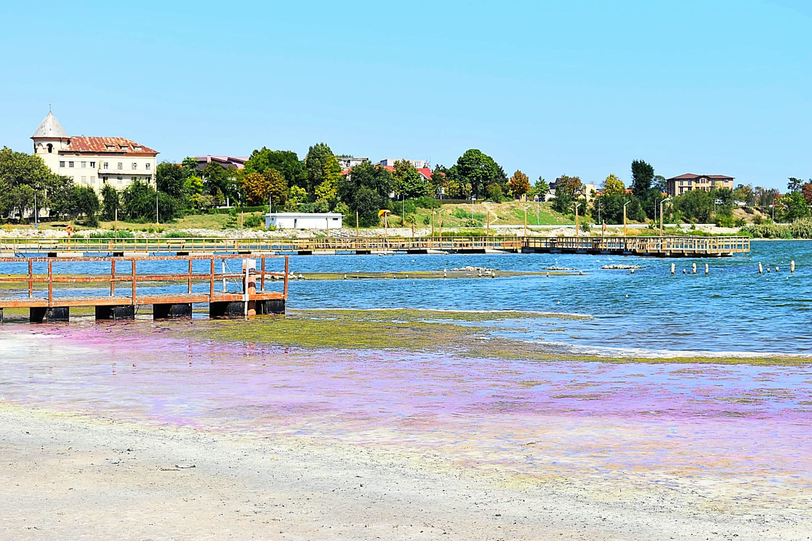 FOTO: Lacul Techirghiol a scăzut cu aproape un metru. Care sunt cauzele