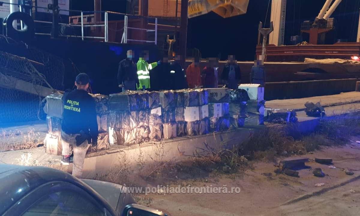 Aproximativ 14.000 de pachete cu țigări de contrabandă, descoperite de polițiștii de frontieră în Portul Constanța Sud Agigea