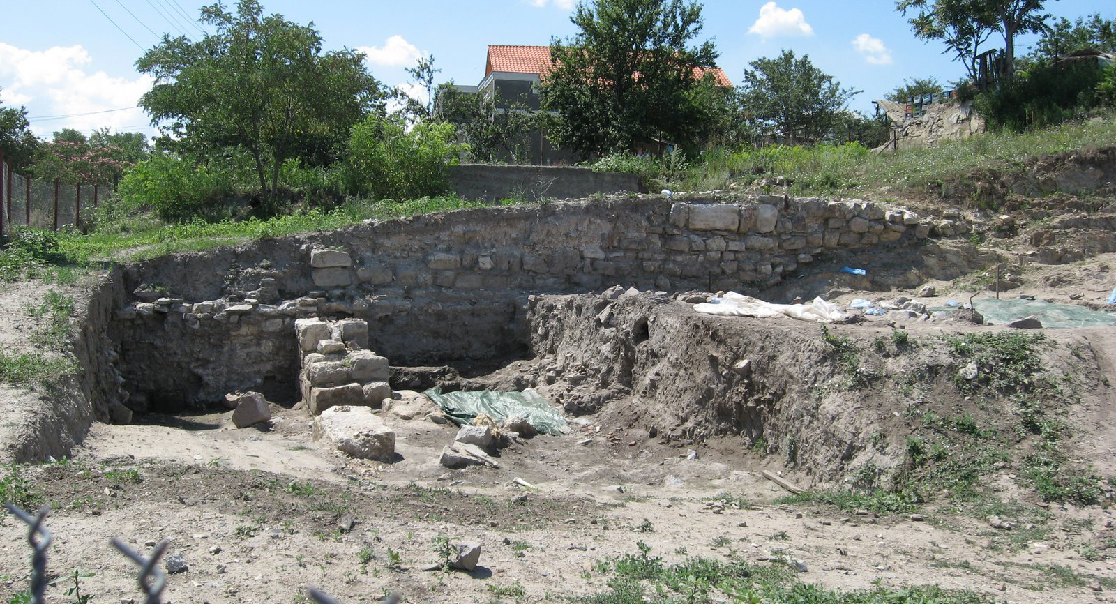 TULCEA: Comorile ascunse ale Dobrogei. Cercetările arheologice din acest an la cetatea Proslaviţa s-au încheiat