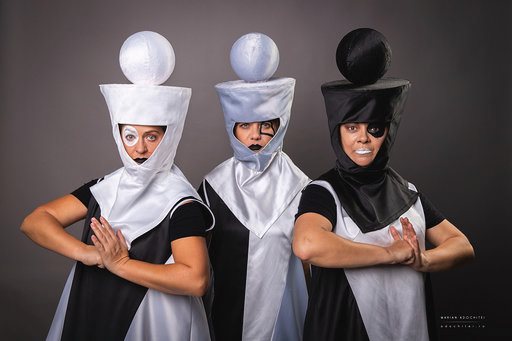 Premieră la Teatrul pentru copii şi tineret – „Alice în Ţara Oglinzilor“