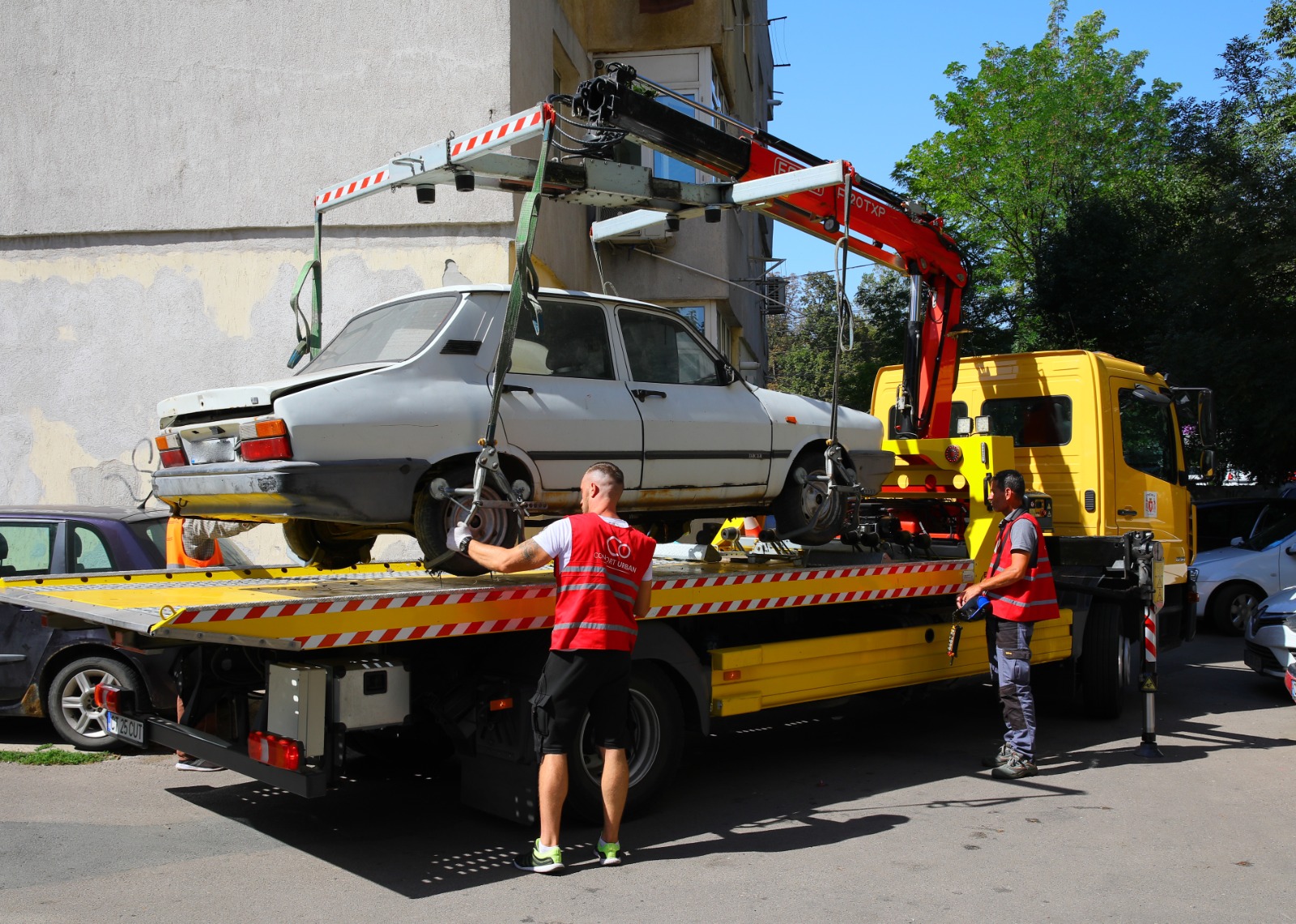 CONSTANȚA: Mașinile abandonate pe domeniul public sunt ridicate de astăzi