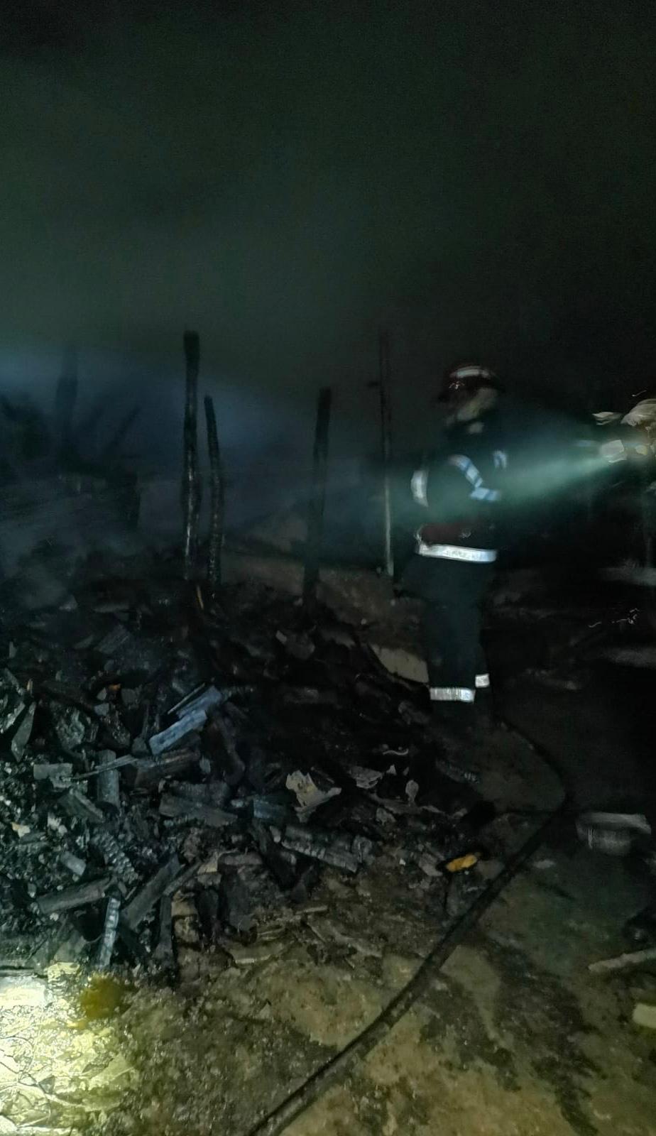 TULCEA: Incendiu pornit de la un cazan de țuică