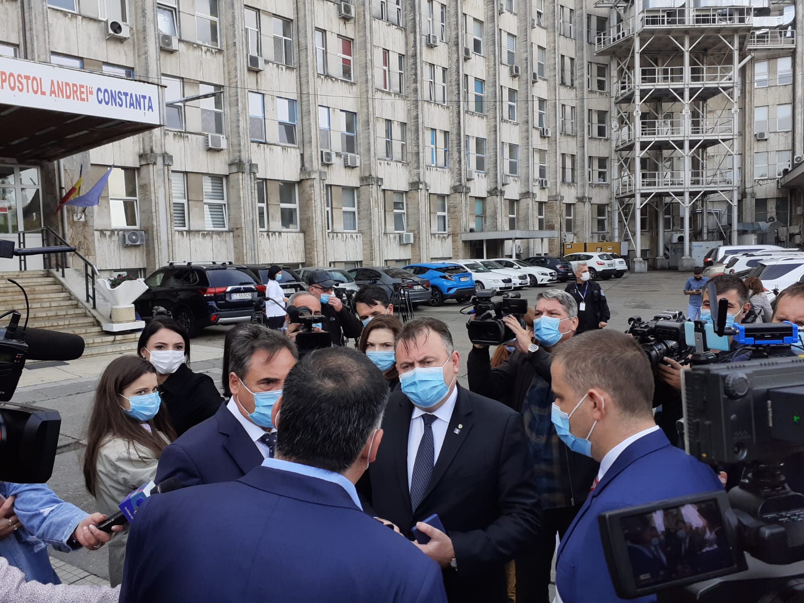 CONSTANŢA: Ministrul Sănătatii, Nelu Tătaru, a evaluat astăzi, unităţile medicale, unde sunt trataţi bolnavii infectaţi cu noul coronavirus