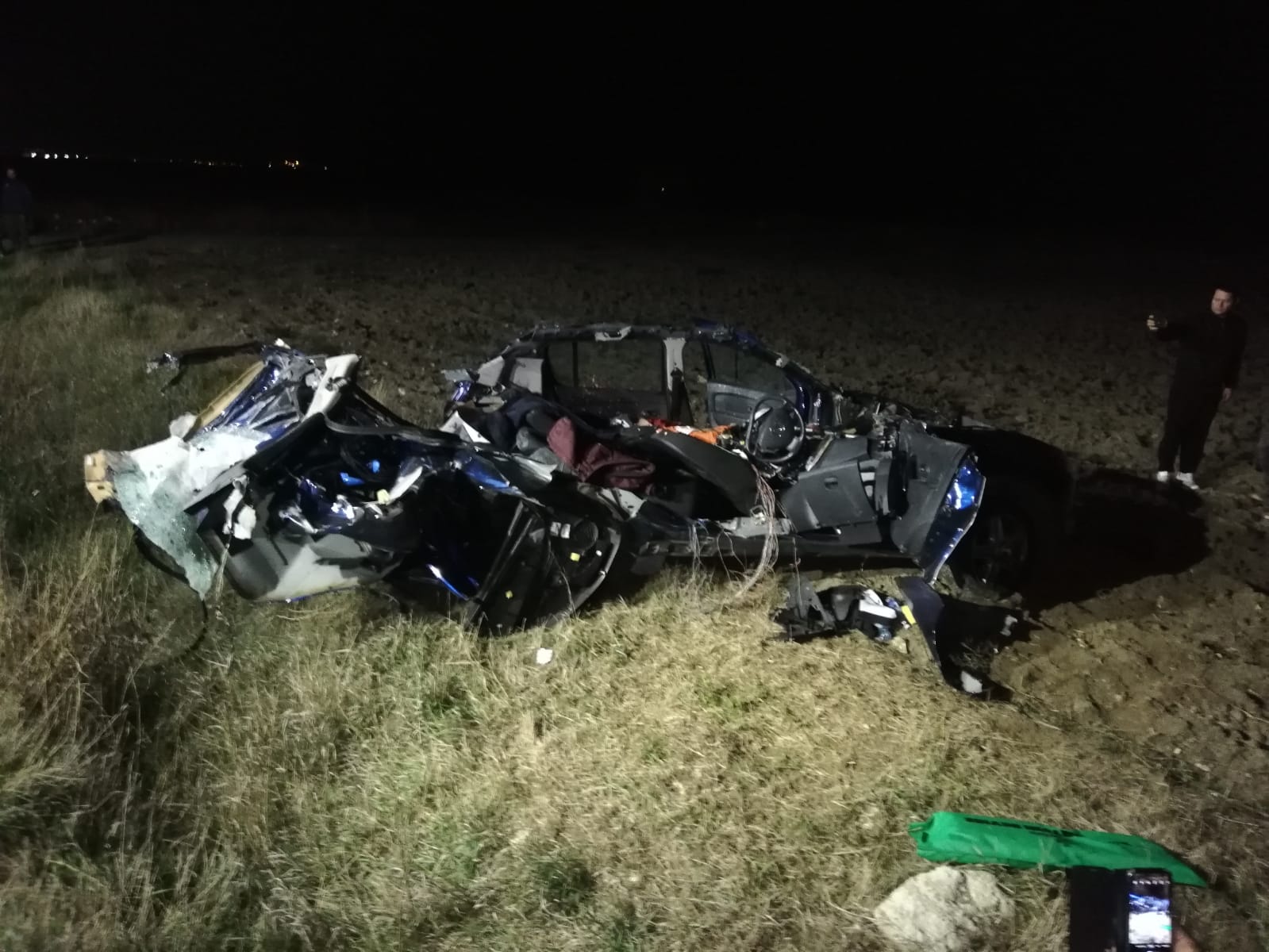 Județul CONSTANȚA/FOTO: Un mort şi un rănit grav în urma coliziunii între un autoturism şi un camion
