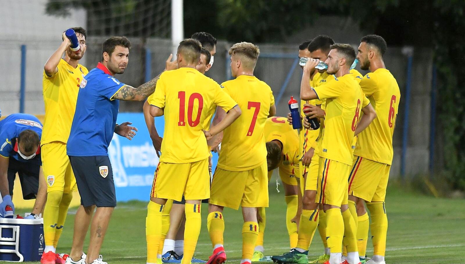Mesajul seniorilor pentru tricolorii mici înaintea meciului de astăzi