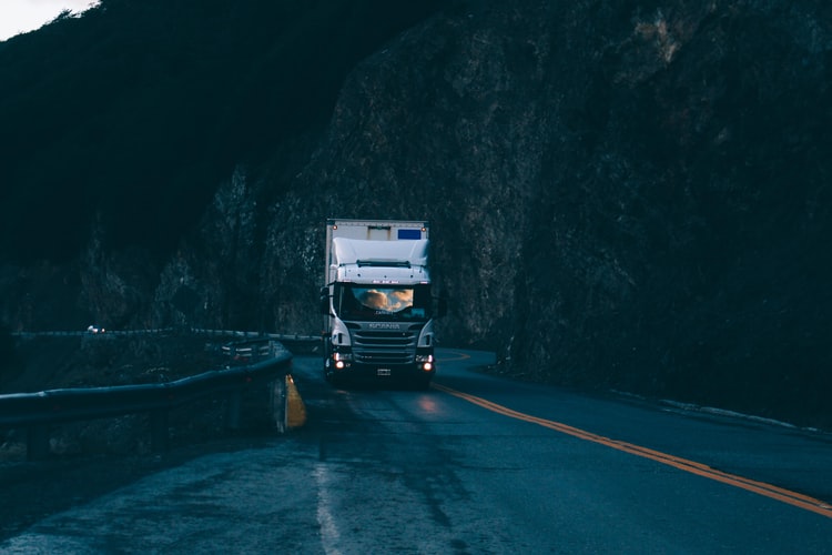 Transportatorii rutieri din România pot recupera o parte din taxa de drum plătită în Germania